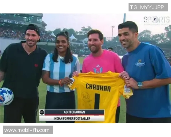 梅西苏亚雷斯德保罗热身时与印度官员亲密互动传球乐趣无限